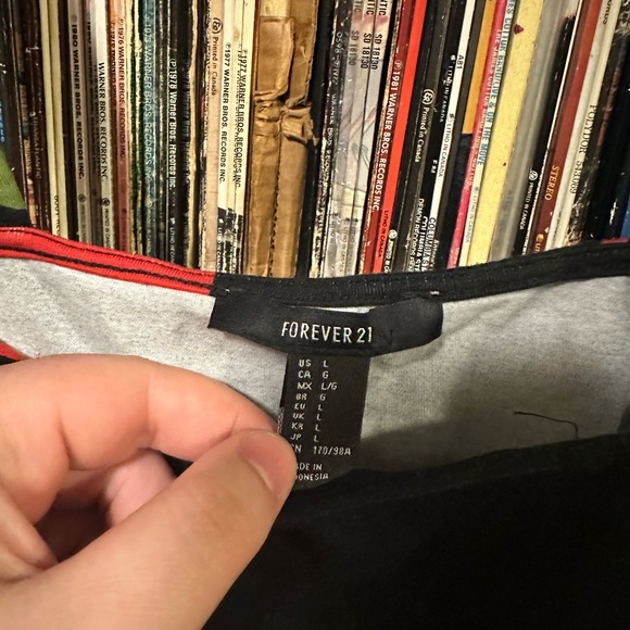 💥 3/$7Cherry Crop Top - Picture 3 of 4